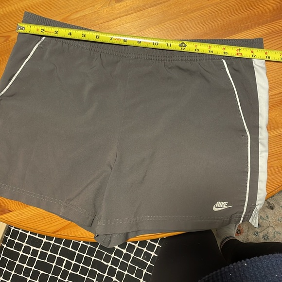 Nike Size Medium Gray Athletic Shorts with Side Pockets - Picture 5 of 5